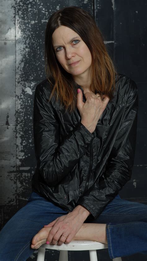 Juliana Hatfield : r/celeb_barefoot