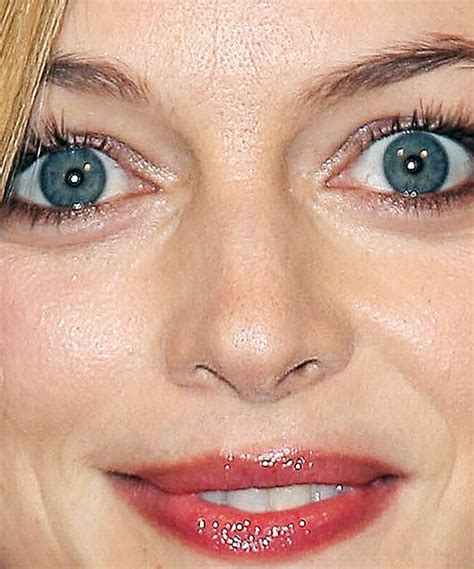 Celebrity Close-Up Shots (60 pics)