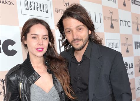 Diego Luna acompaña a su exesposa Camila Sodi luego de los infartos de