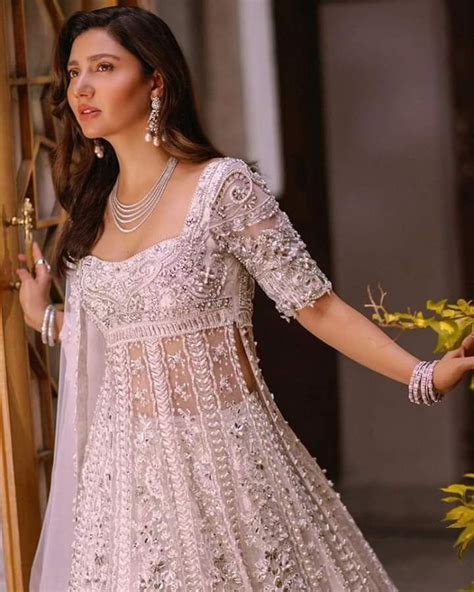 Mahira Khan ️ | Pakistani fancy dresses, Indian bridal fashion, Satin ...