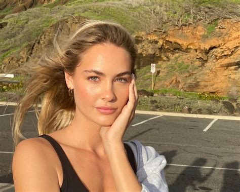 Celebrity Model Jessica Thompson Enjoys Sunny Moments by Pool, Fans