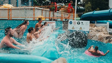 What's it like to go to a family nude swimming session? - BBC News