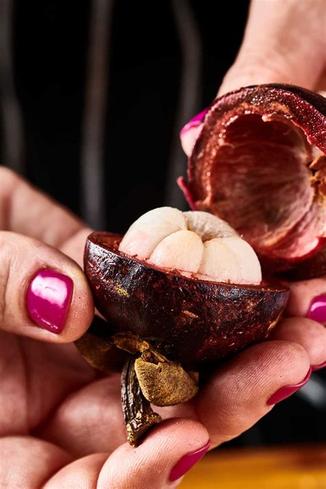 eat mangosteen