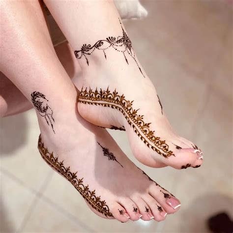 Simple Feet Henna Design | Henna designs feet, Foot henna, Bridal henna