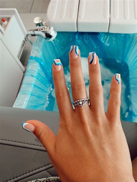 APPLY SOME BAKING SODA ON YOUR NAILS AND SEE WHAT HAPPENS: THIS TRICK