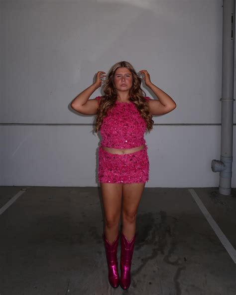 Kiki Isabella - @prettylittlething 🩷 . .. | Facebook