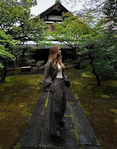 Rosie Huntington-Whiteley Hard Nipples In Tokio (3 Photos) | #The Fappening