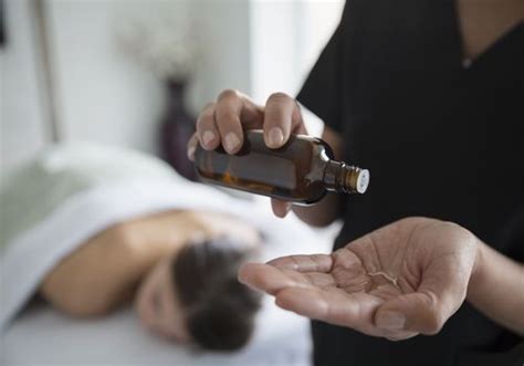 Aromatherapy Massage Benefits and Precautions