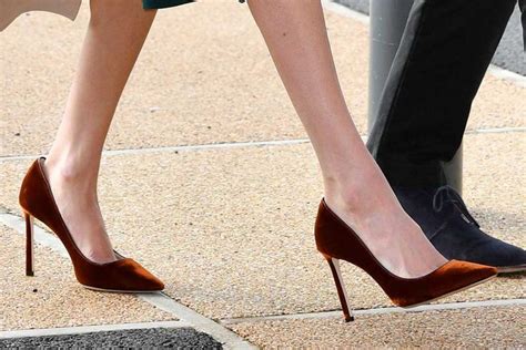 meghan belfast ireland   stylist staple leg