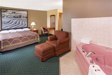 Super 8 by Wyndham Anamosa IA | Anamosa, IA Hotels