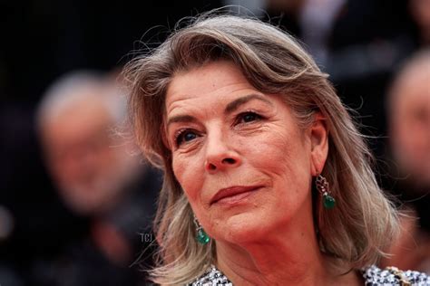 princess caroline sparkles  emeralds   fantastic brooch