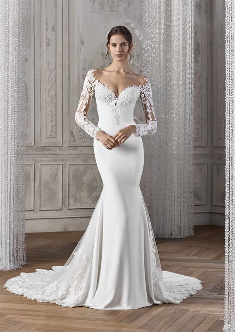 simple gown wedding 14
