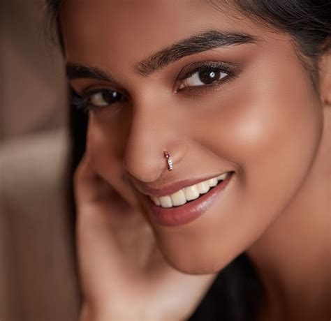 Small Nose Pin Look Ideas for That Effortlessly Chic Vibe - Get Global EDGE