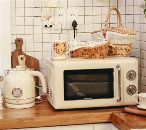 how to remove burnt smell in microwave