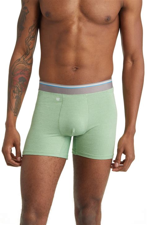 Popular briefs items from mack weldon | Editorialist