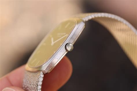 patek philippe ref    white gold lunar oyster