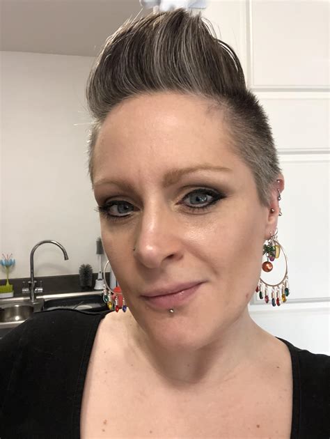 Why do lesbians rush to get engaged/married? : r/ActualLesbiansOver25