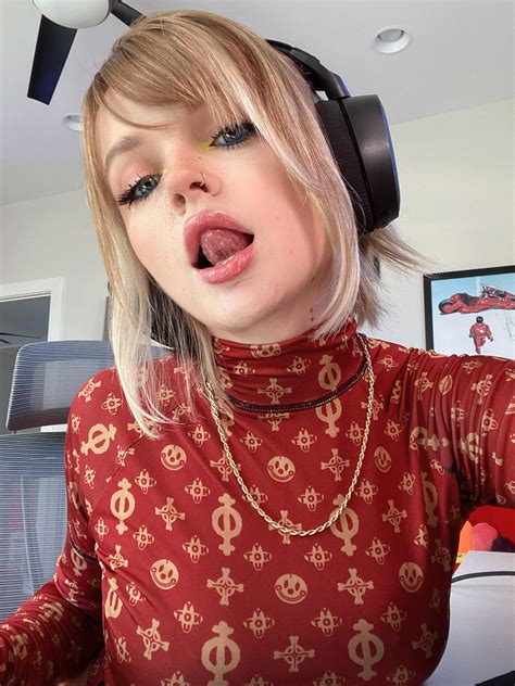 Some selfies :) felt super cute yesterday : r/PeachJars