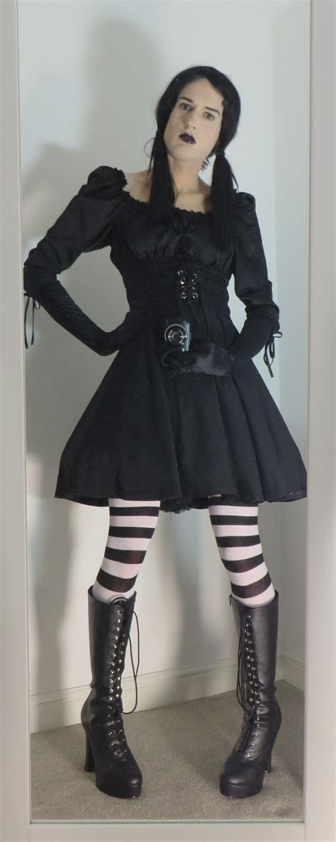 decided to put together a goth outfit, not my usual style but lots of