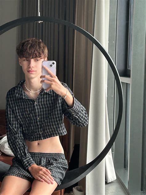 Boys make better girls do you agree? : r/femboy