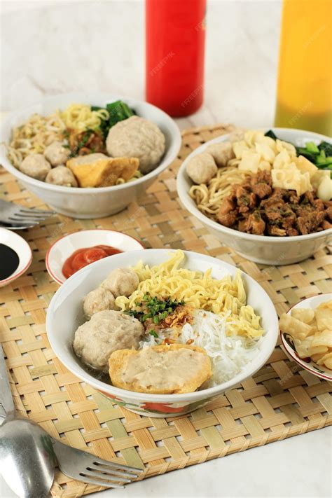 premium photo bakso mie ayam  chicken noodle  meatballs