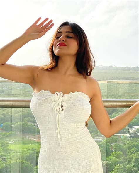 Simran Kaur (ig-symrann.k) : r/bollyarm