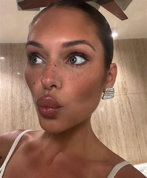 Close-Up : r/Alyssa_Lynch