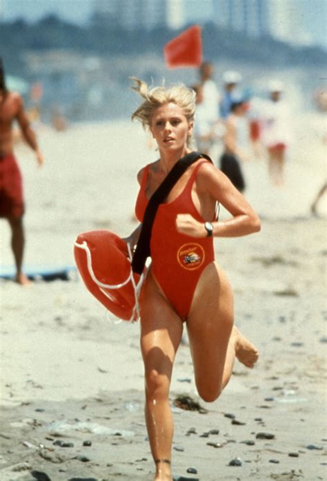 'Baywatch' alum Nicole Eggert shaves head amid breast cancer