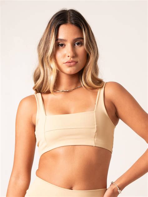 Top Femme Nude/Bege: Elegância e Conforto para Todos os Momentos