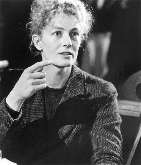 Julia | film by Zinnemann [1977] | Britannica