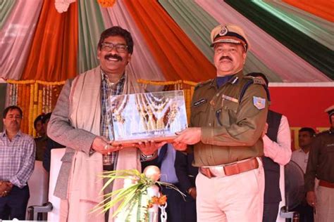 Jharkhand CM flags off scrap yard vehicles, promises to revive mica ...