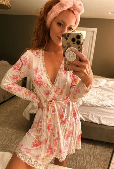 Blushing Dakota on Twitter: "Tuesday night jammie check . Sweet Dreams😘