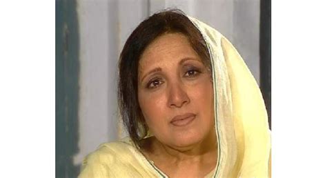 renowned film actress deeba turns  urdupoint