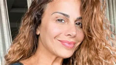 viviane araujo relembra estreia  carnaval aos  anos istoe