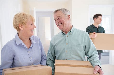 Tips To Make Downsizing Easier For Seniors - Discovery Village