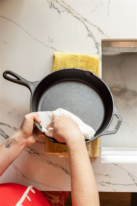 how to clean lodge cast iron first time