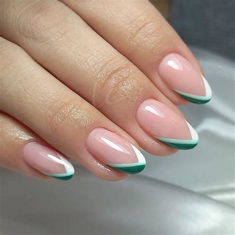Unha Verde Com Branco - Unhas verde e branco: 7 inspirações que você vai querer copiar | CLAUDIA