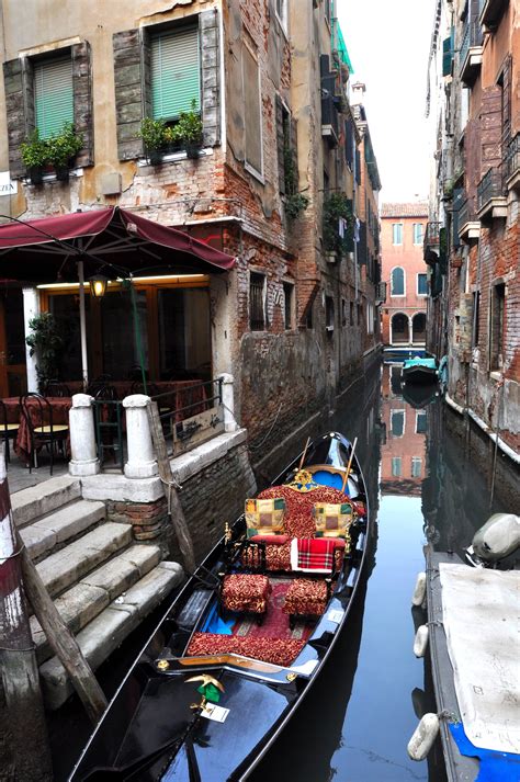 Venice Gondolas - and How to Take One | Italy Blog | Walks of Italy