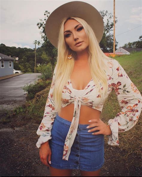 Brooke Hogan Denies Feud With Hulk Hogan's Widow Sky Daily | Us Weekly