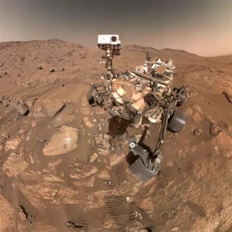check   striking panorama    surface  mars