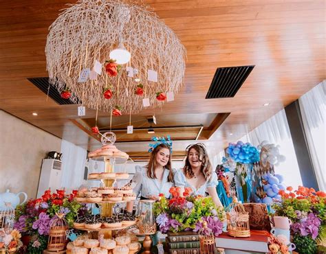 How to Plan a Party for Your Teen: Alice In Wonderland Edition