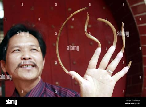 Long fingernails man hi-res stock photography and images - Alamy