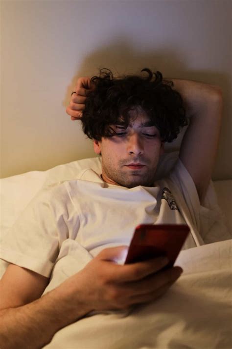 10+ (REAL!) Signs He's Secretly Got a Girlfriend - Steer Clear!