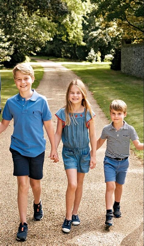 Prince William And Kate Share Their 2022 Christmas Card Photo in 2023 ...