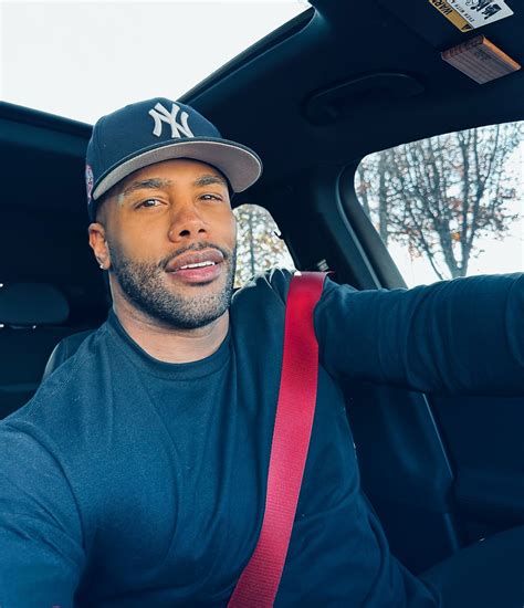 Steven Beck | 💡 Compete with your camera to find that perfect selfie