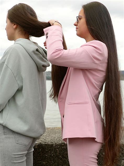 VIDEO - Sisters by the water