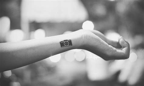 Los tatuajes discretos, de moda a una parte más del arte del tatuaje