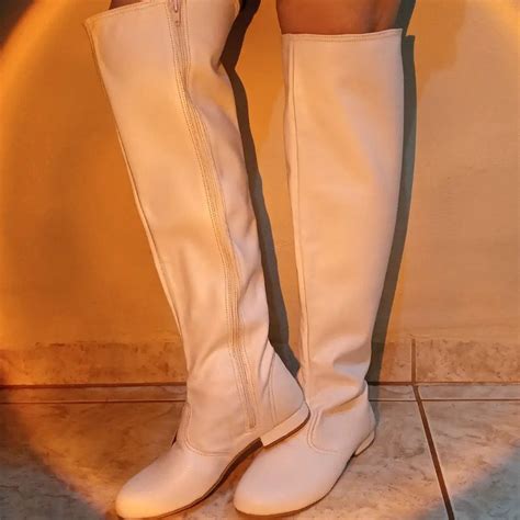 Bota Branca Cano Alto - Bota Branca Cano Alto com Zíper | Shopee Brasil