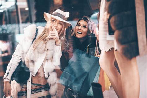 España acelera su crecimiento en el turismo de compras y se consolida