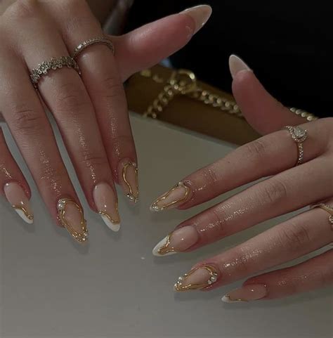 Pin by User_ ngiaeddajel on Nail designs | Golden nails, Simple nails ...